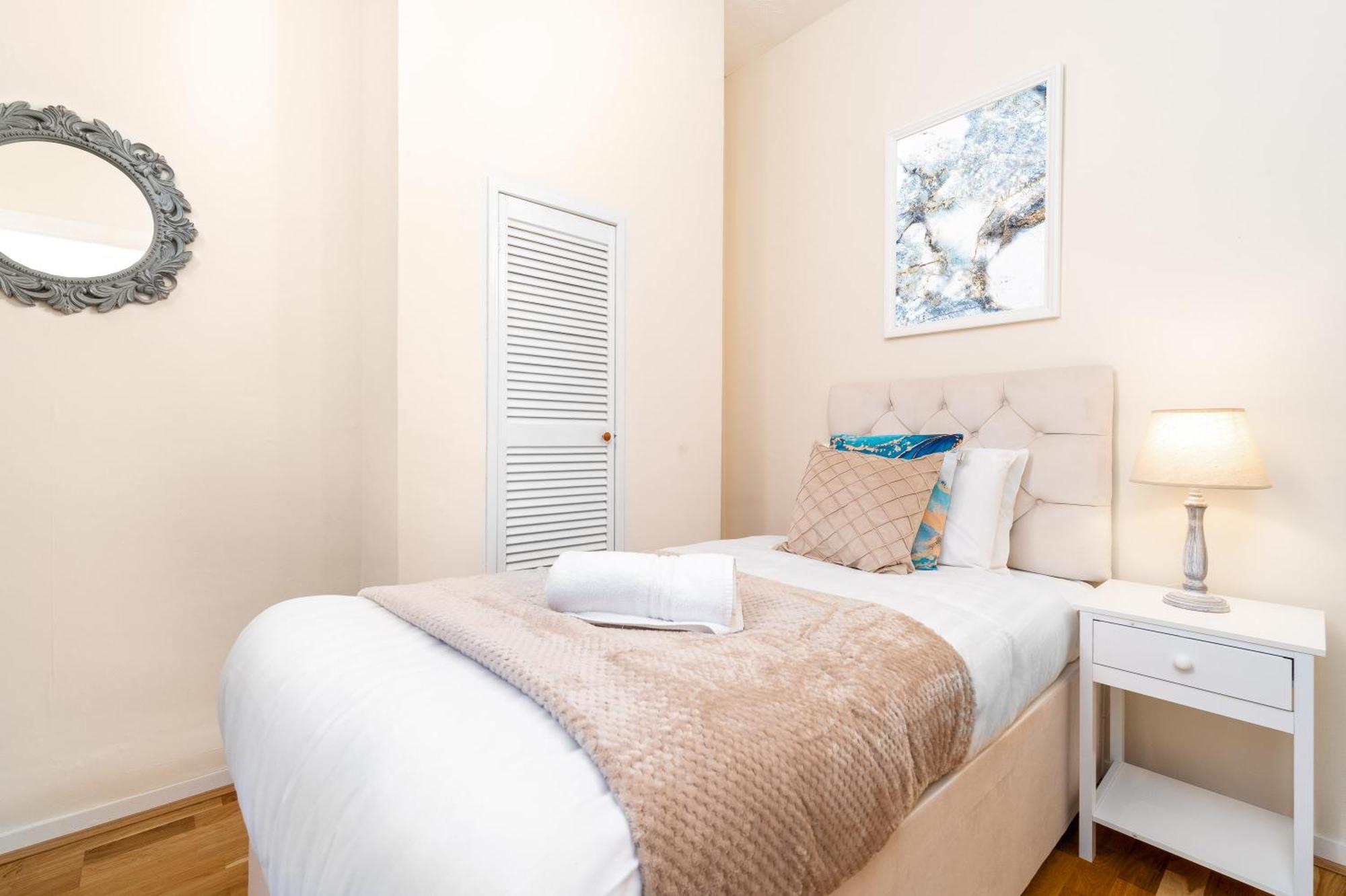 Luxury 3 Bedroom House - Harborne - Parking - Garden - Wifi & Netflix 122G Birmingham Exterior photo